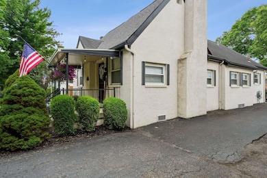 67-web-or-mls-1317-broadview-ave
