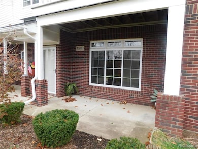 5589 Twin Oaks Dr unit 152, Sterling Heights, MI 48314 - photo 3