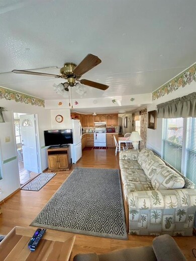 573 Marina Ln, Tavares, FL 32778 - photo 3