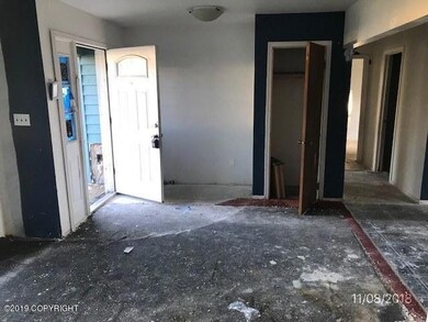 Ismailov front door into hallway_640x480
