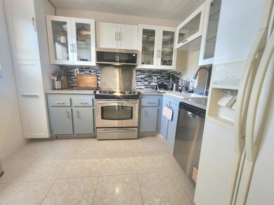 3959 Via Poinciana unit 2080, Lake Worth, FL 33467 - photo 6