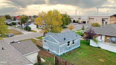 1010 10th Ave W, Williston, ND 58801 - photo 5