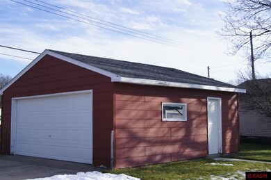 1026 N Washington St, New Ulm, MN 56073 - photo 3