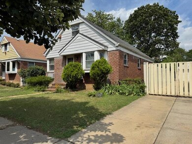 80-27 257th St, Glen Oaks, NY 11004 - photo 2