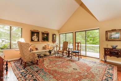 619 W Lyon Farm Dr unit 619, Greenwich, CT 06831 - photo 4