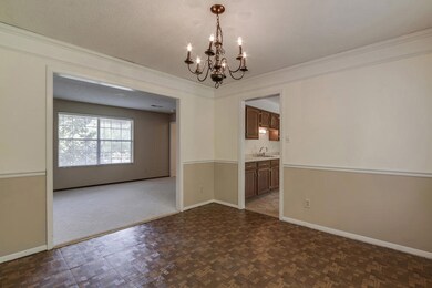 07_MarconiDrive_1525_Dining02