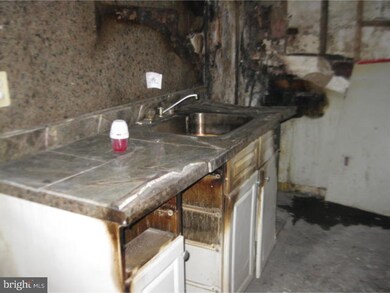 621 Pine St, Camden, NJ 08103 - photo 3