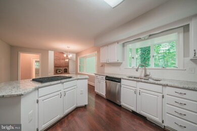 12058 Greentree Ln, Midland, VA 22728 - photo 5