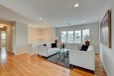 05_4LivingRoom_mls