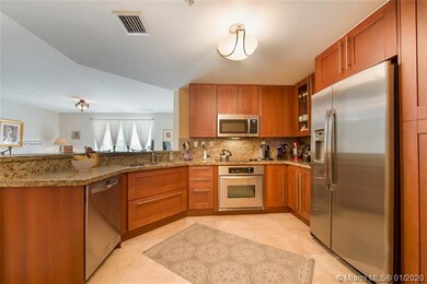 TOP-OF-THE-ART-KITCHEN WITH NEW STAINLESS STEEL AP