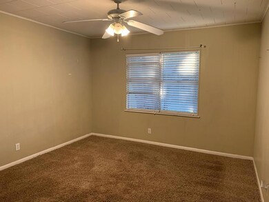 404 W Burbank St, Fredericksburg, TX 78624 - photo 7