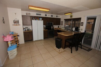 Kitchen (2)