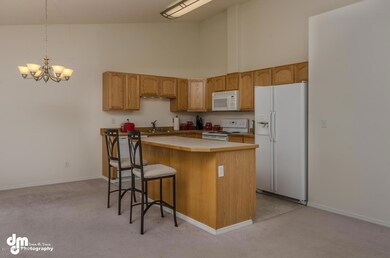 Kitchen & Breakfast Bar