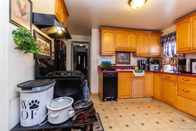 24869 Tuscany Ave, Eastpointe, MI 48021 - photo 7