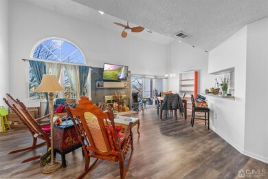 LIVING ROOM/DINING ROOM