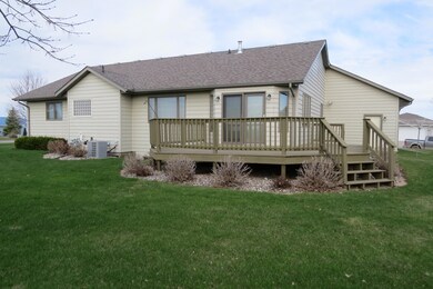 1504 Evergreen Heights Dr NW, Jamestown, ND 58401 - photo 5