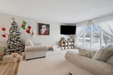 3824 Monterey Dr, Waterloo, IA 50701 - photo 2