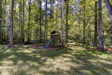 Wonderful back yard, surrounded by a grove of hard