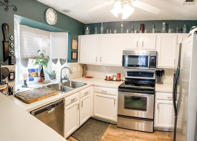 8626 Laurel Trails Dr, Houston, TX 77095 - photo 7