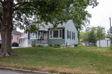 517 W 5th St S, Newton, IA 50208 - photo 2