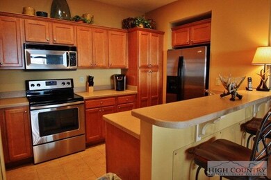 Fabulous open Kitchen with Oak cabinetry, SS appli