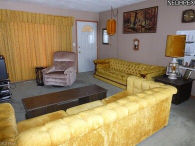 823 Robinhood Dr, Aurora, OH 44202 - photo 3