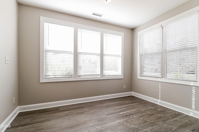 007-photo-sun-room-8882485