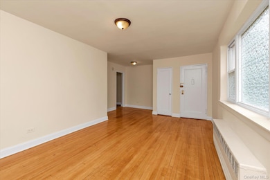 20-21 Parsons Blvd, Whitestone, NY 11357 - photo 2