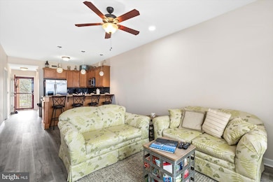 103 N Irving Ave unit 303, Colonial Beach, VA 22443 - photo 3