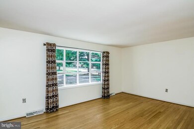 8024 Aladdin Dr, Laurel, MD 20723 - photo 4