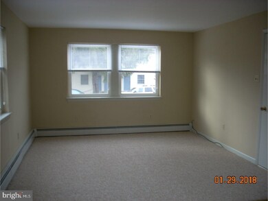 327 W 8th St, Lansdale, PA 19446 - photo 4