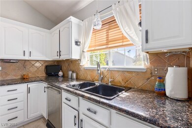 ~THIS IS TRULY A CHEF STYLE KITCHEN~WITH UPGRADED