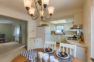 09 Dining and Kitchen