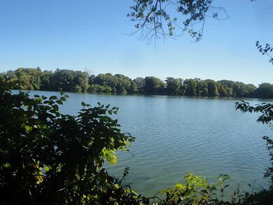 43 Lakeview Dr, Cranston, RI 02910 - photo 2