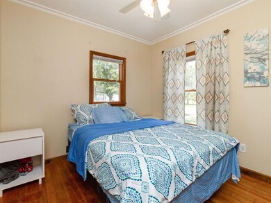 1407 N St SW, Cedar Rapids, IA 52404 - photo 4