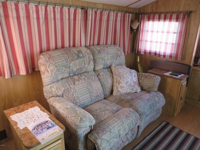 Livingroom tipout