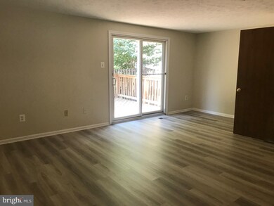 9402 Chippenham Dr, Laurel, MD 20723 - photo 4