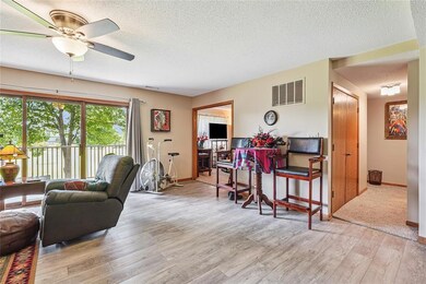 2005 Spring St unit 107, Grinnell, IA 50112 - photo 5