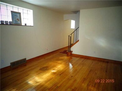 Living Room. Spacious living room