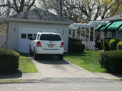 730 W Lackawanna Ave, Blakely, PA 18447 - photo 6