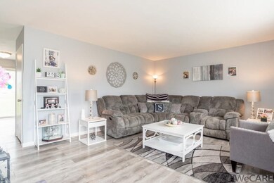 815 N Blackhoof St, Wapakoneta, OH 45895 - photo 5