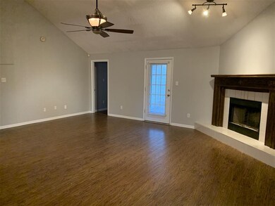 1119 Thornblade Dr, Warner Robins, GA 31088 - photo 2