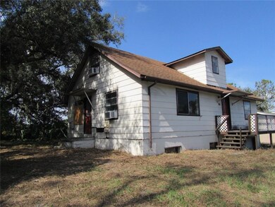 Side view - please use side door - not front door. Front porch may not be very secure.