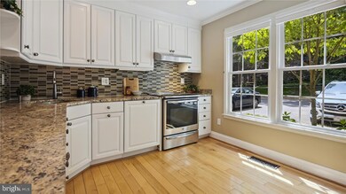 11876 Abercorn Ct, Reston, VA 20191 - photo 2