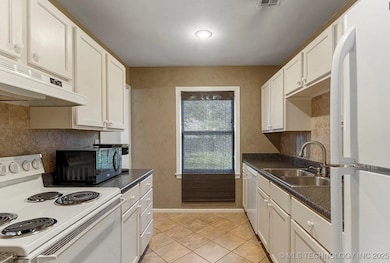 1429 E 49th St, Tulsa, OK 74105 - photo 4