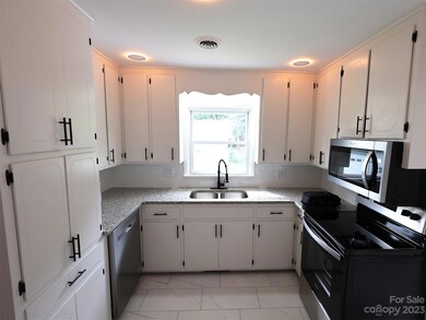 179 Oak Forest Dr, Statesville, NC 28625 - photo 4