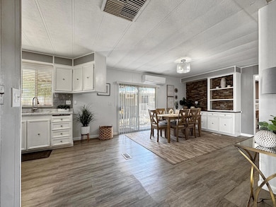 Kitchen/ Dining Area