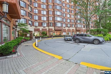 Palisades unit L7, Fort Lee, NJ 07024 - photo 3