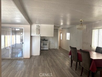 56254 29 Palms Hwy unit 84, Yucca Valley, CA 92284 - photo 5