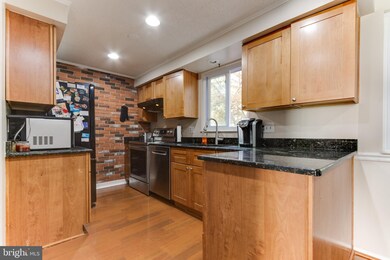 8666 Maple Glen Ct, Springfield, VA 22153 - photo 7